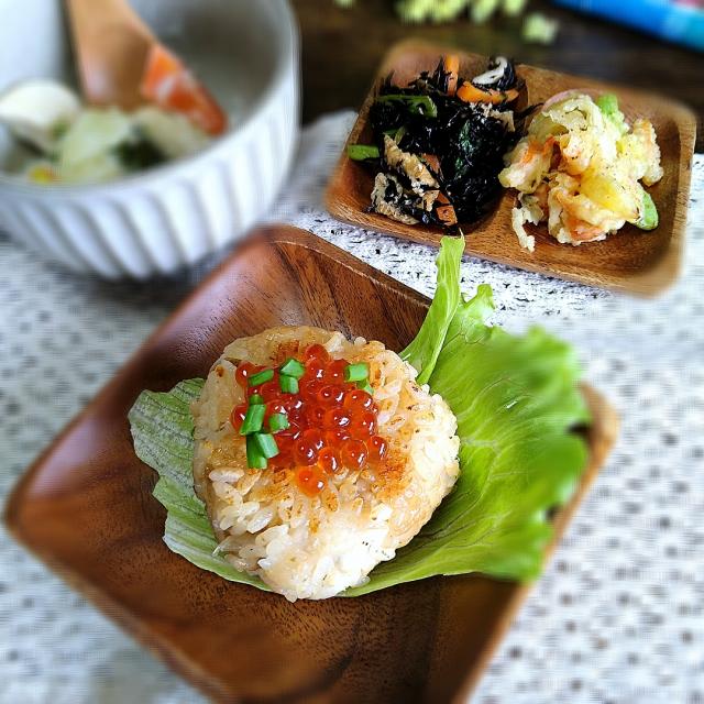 鯛めし焼きおにぎりで おひとり様ランチ/とまと🍅 | Snapdish[スナップ